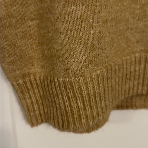 H&M Light Sweater Size Large - Picture 3 of 5
